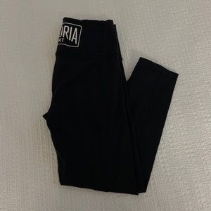 Cropped black Victoria’s Secret leggings